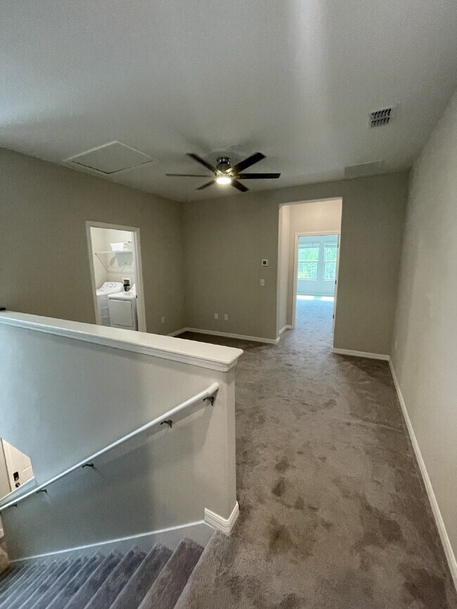 Building Photo - "Charming 3-Bedroom Wesley Chapel Home with Granite Finishes & Spacious 1,807 Sq Ft great Layout....