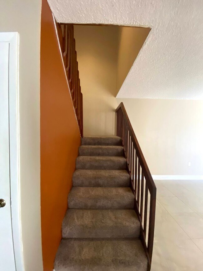 Building Photo - Beautiful and well-maintained 2BR/2BA town...