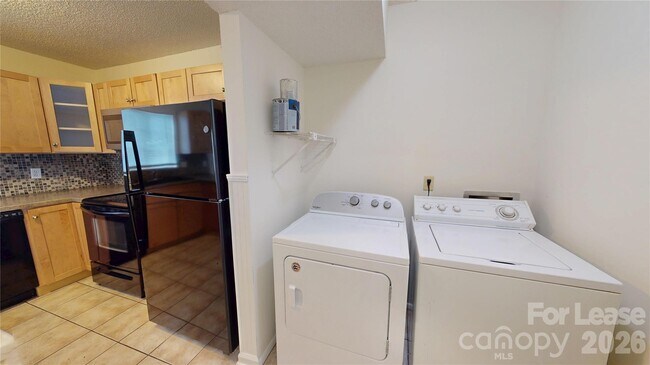 Building Photo - 1211 Scaleybark Rd