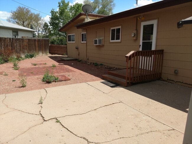 Building Photo - Move in SPECIAL. 1/2 off first full months...