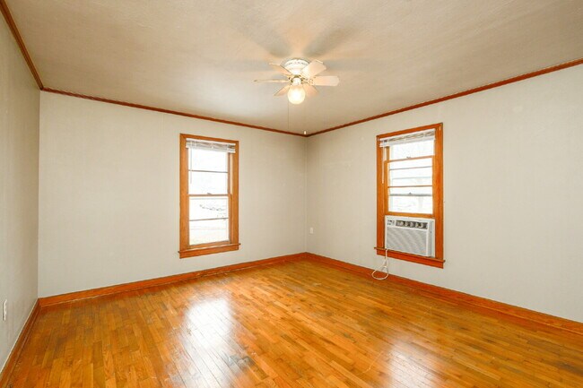 Building Photo - "Spacious 4-Bed Family Haven with 2.5 Baths in Charming Martin, TN – Your Next Home Awaits!"