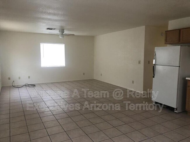 Building Photo - 4538 E Lester St