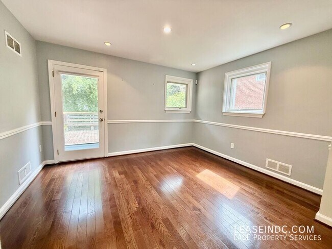 Building Photo - 4439 Springdale St NW