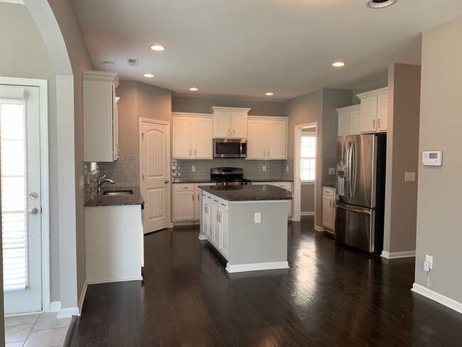 Building Photo - *Move in Special* 4 Bedroom | 2.5 Bath Hom...