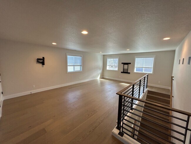 Building Photo - 20211 Glen Vista Rd