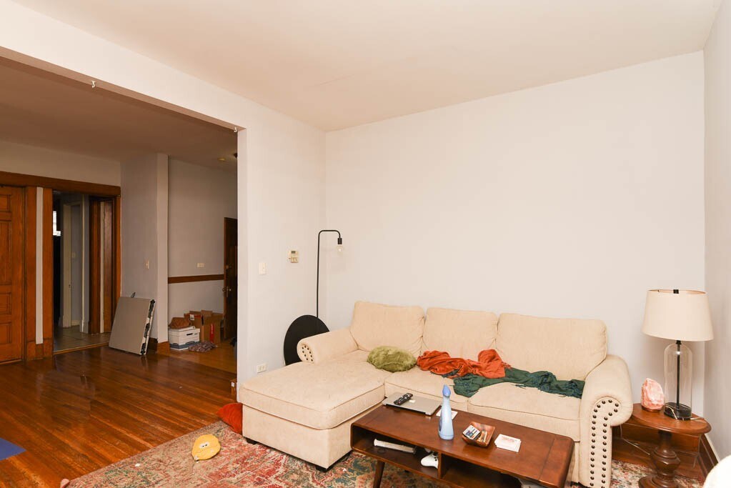 Building Photo - 1358 W Barry Ave