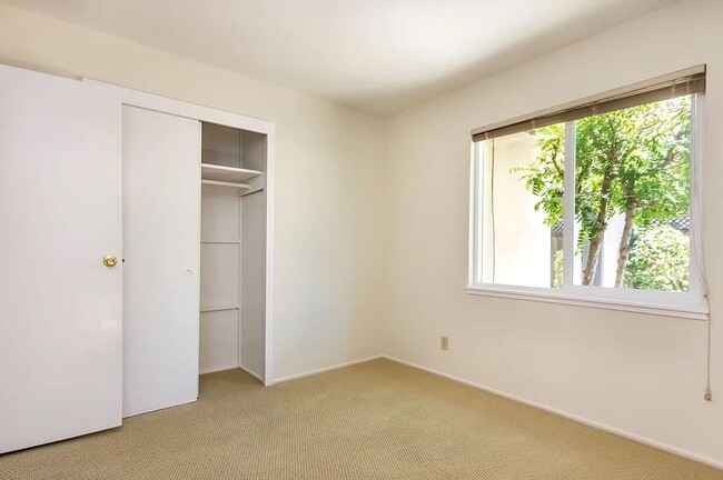 Building Photo - 519 Drucilla Dr