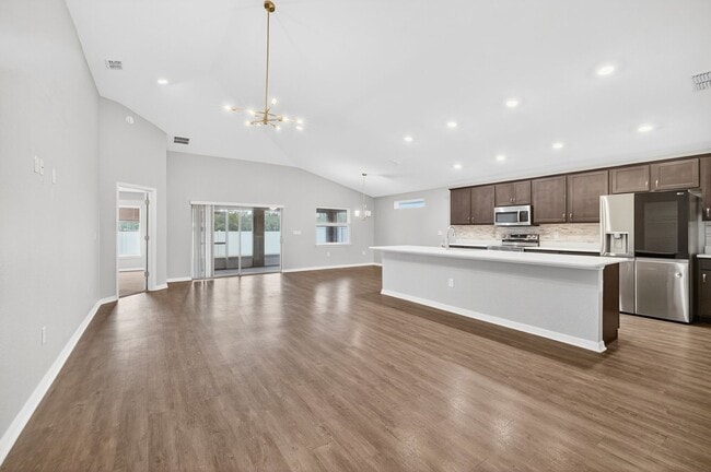 Building Photo - New Spacious 4 Bed - W/Amenities!