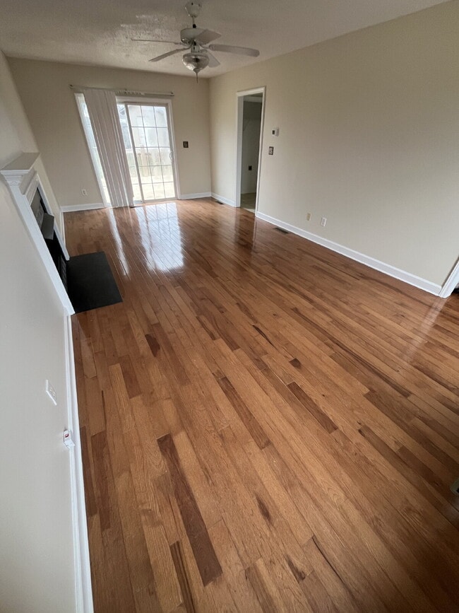 Building Photo - 145 Fiddlers Run Ct