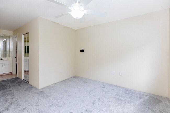 Building Photo - Charming 3 Bedroom, 2.5 Bath Condo in Ko Olina Fairways(Golf Course View)