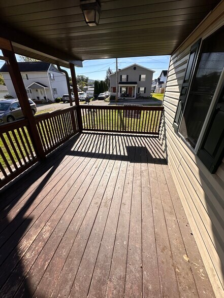 Building Photo - 117 Short St