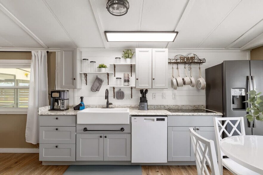 Building Photo - 10034 Hamp Dr