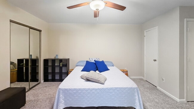 Building Photo - 2 Bed 2 Bath Condo Just Minutes from NAS Oceana Dam Neck in Virginia Beach!