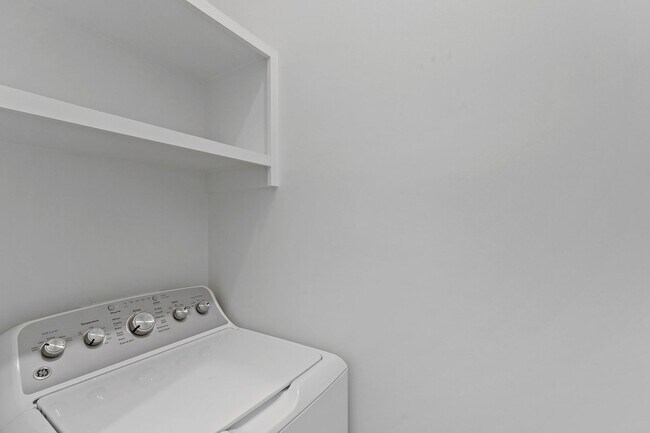 Building Photo - The 912 Building C