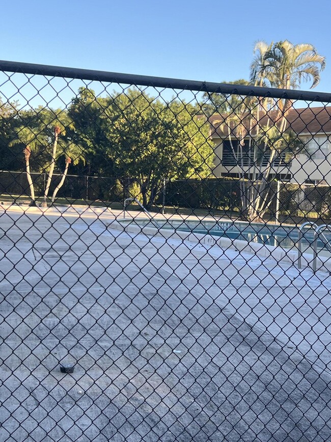 Building Photo - 2110 Sherwood Forest Blvd