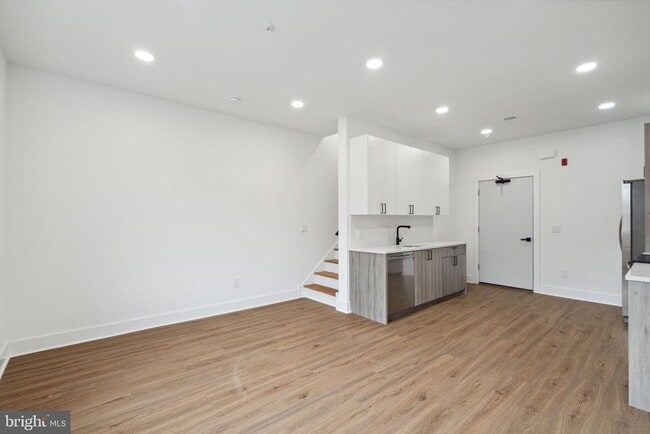 Building Photo - 528 W Berks St