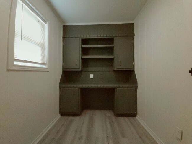 Building Photo - PRE-LEASING FOR SUMMER - Charming 4 Bedroom in the Heart of Lubbock