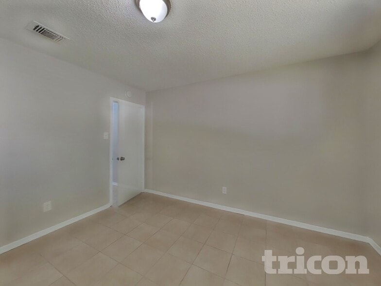 Building Photo - 20118 Misty Pines Dr