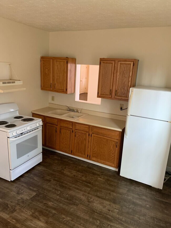 Building Photo - 404 Young St