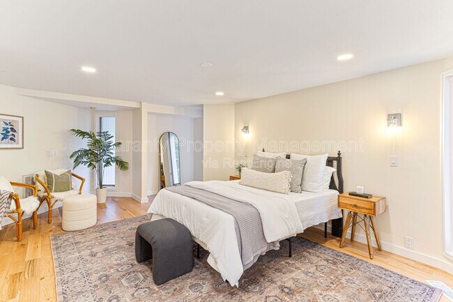 Building Photo - 475 St Andrews Dr