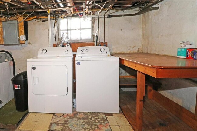 Building Photo - 65 Friendship St