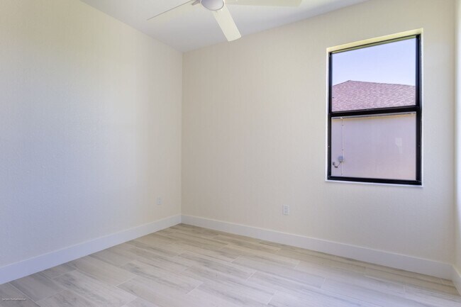 Building Photo - PET FRIENDLY BRAND-NEW LUXURY EXECUTIVE HOME