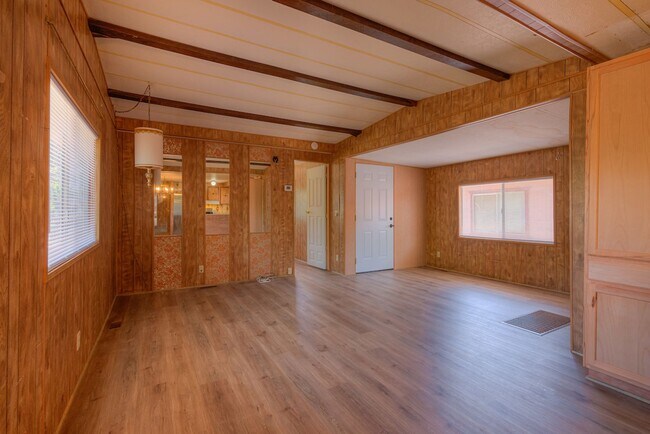 Building Photo - 162 Feathervale Dr