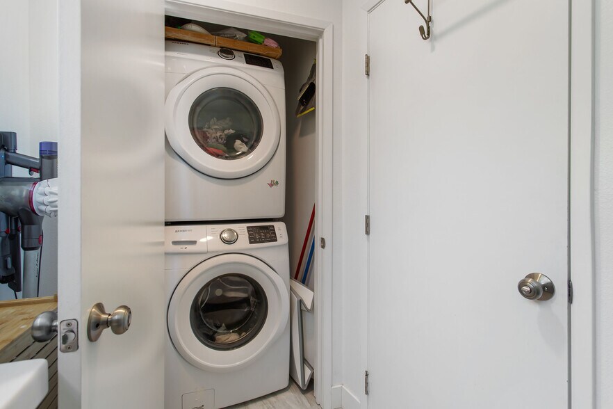 Laundry - 1722 Rotary Dr