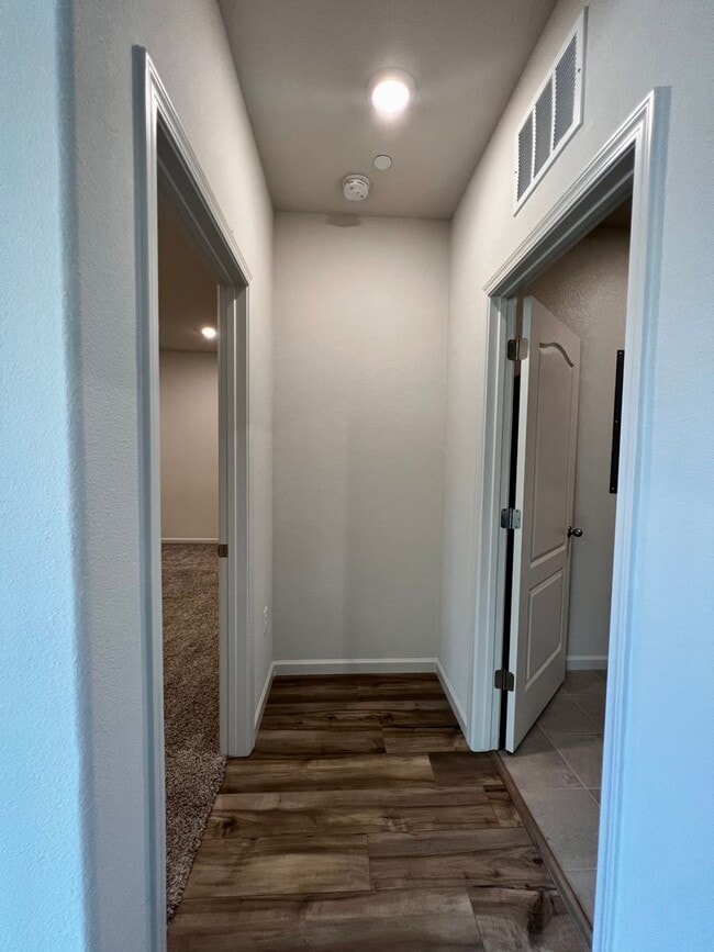 Building Photo - 2035 Greenbriar Dr