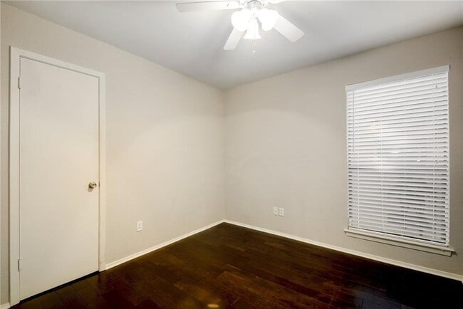 Building Photo - 3839 Dry Creek Dr