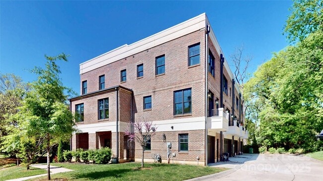 Building Photo - 602 West Blvd