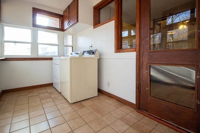 Building Photo - 416 E Huntsville Rd