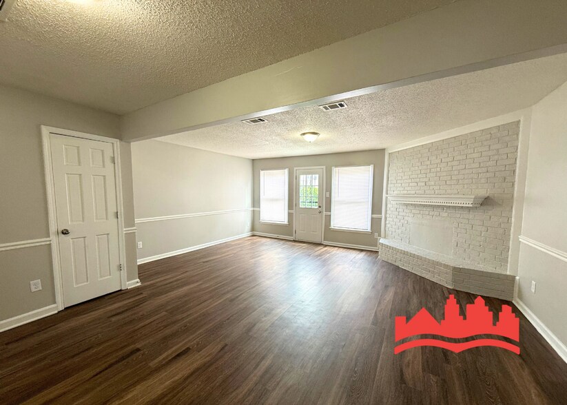 Building Photo - Charming and Updated 2-Bedroom Home for Rent!
