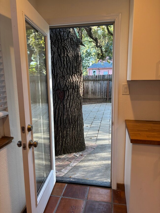 Building Photo - 3926 7th Ave