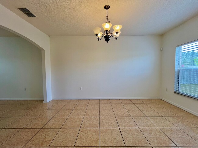 Building Photo - Beautiful 4 Bedroom Home in Maple Chase – Cypress Woods, Poinciana, FL