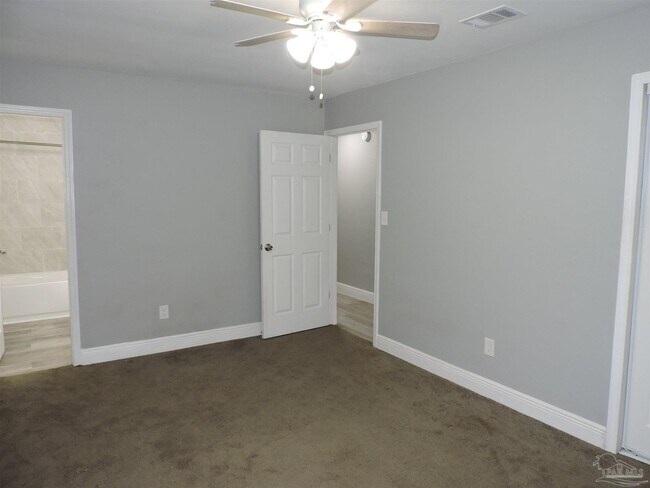 Building Photo - 603 N Crow Rd
