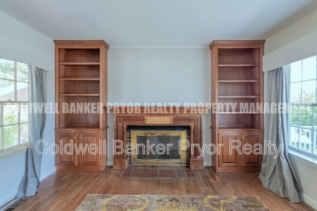 Building Photo - 4890 College Dr E