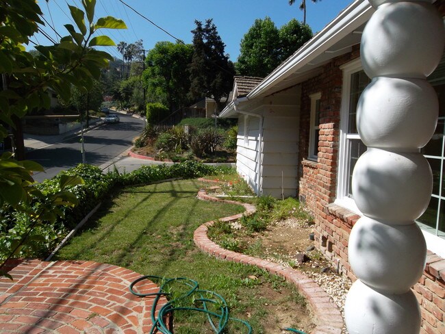 Building Photo - 3751 Stone Canyon Ave