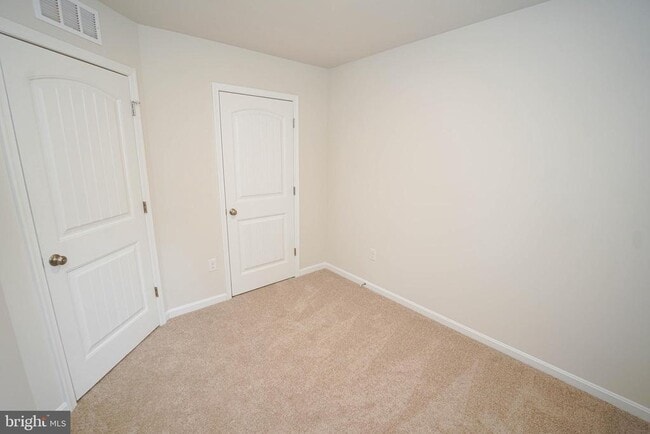 Building Photo - 852 Mersey Ln