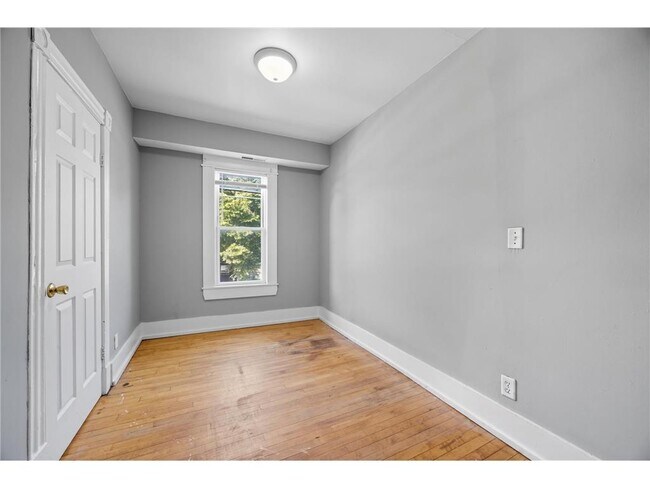 Building Photo - 568 N Farrington St