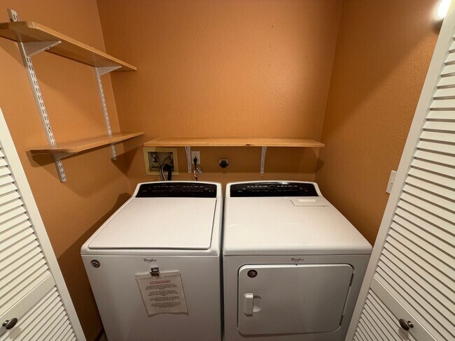 Building Photo - Beautiful Luxury 2 Bedroom Townhome Available in Corrales!