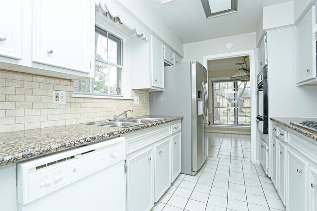 Building Photo - 2410 Chanay Ln