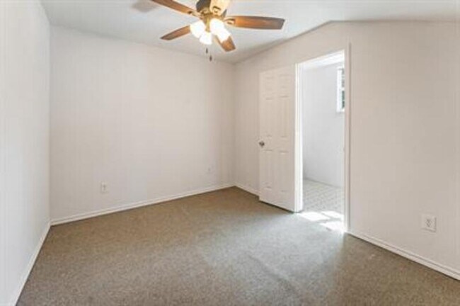 Building Photo - 720 Pritchett Ln