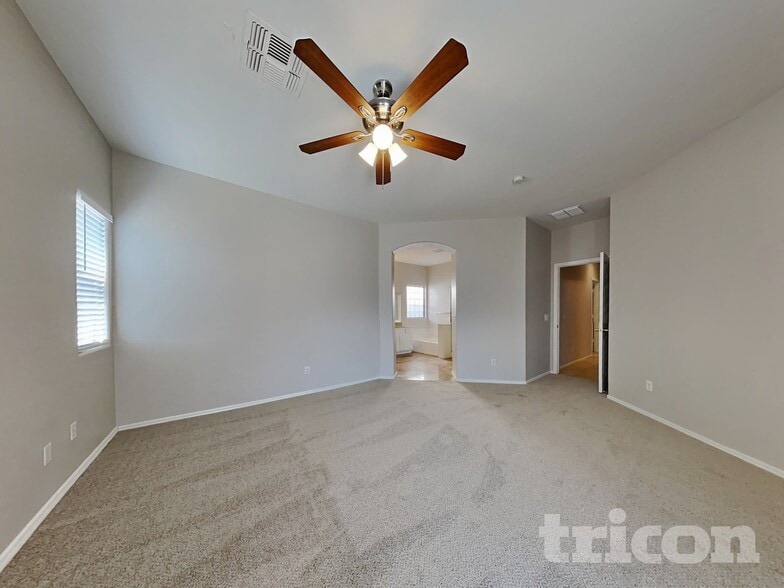 Building Photo - 12825 W Weldon Ave