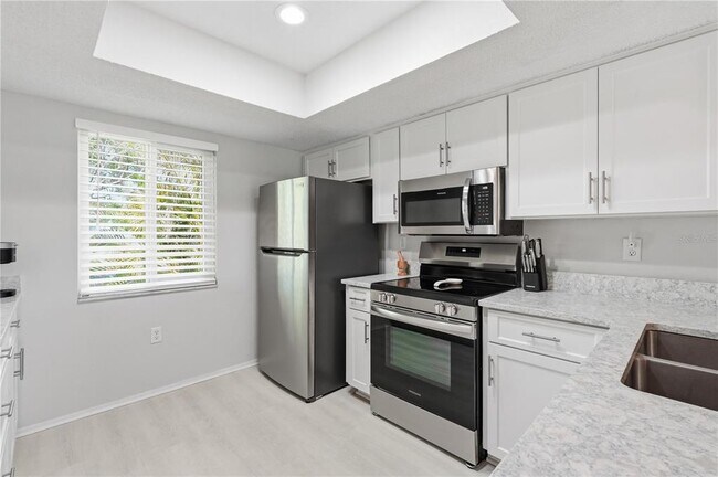 Building Photo - 240 Cypress Ln