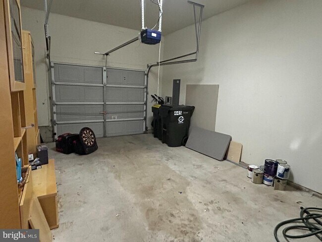 Building Photo - 445 Fort Hill Cir