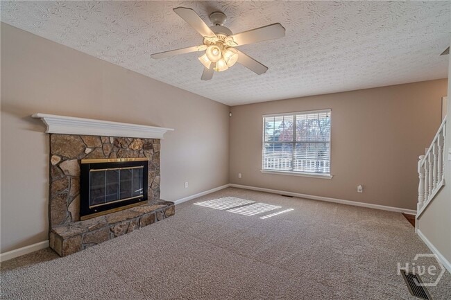 Building Photo - 670 Woodland Ridge Dr