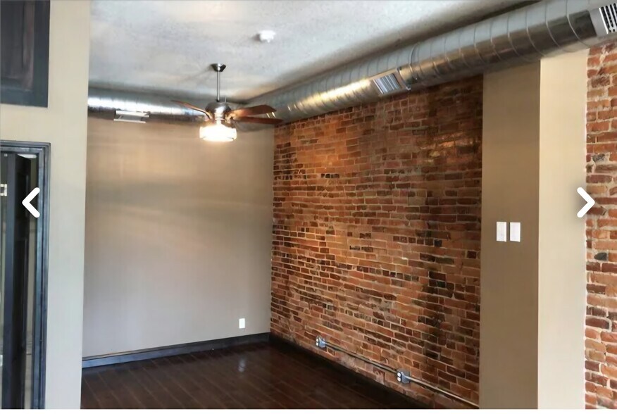 Building Photo - 112 Main St