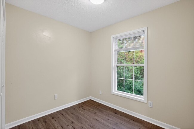 Building Photo - Newly Renovated Townhome in Presidential Lakes
