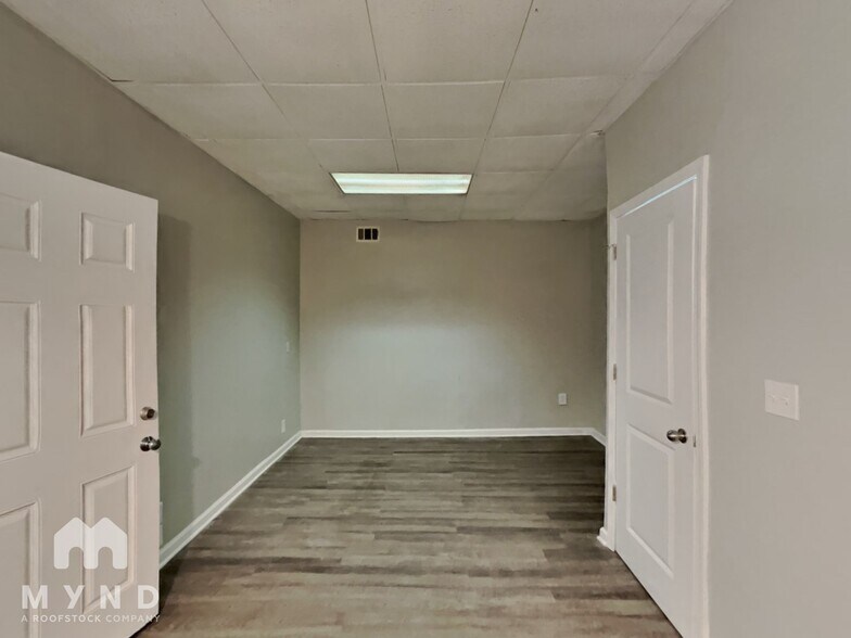 Building Photo - 546 Hardy Way